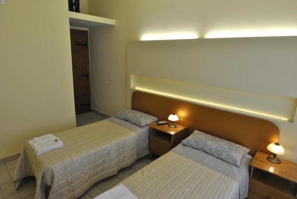 Hotel Roma Tourist House Exterior foto